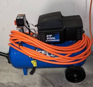 lot 56 image: EX-Cell DeVILBISS AIR POWER COMPRESSOR  HP Peak  Gallons. 125bPSI Max. Compressor comes with hose and Thumb Lever Air Gun..