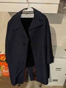 lot 70 image: JC Penney Town Craft. Size 42 Regular.
