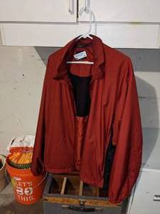 lot 73 image: Dockers Golf. Men Jacket. Size XXL. Stain Defender.