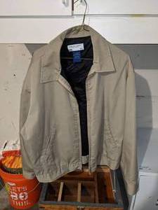 lot 75 image: Dickies Men Jacket. Size XL- RG