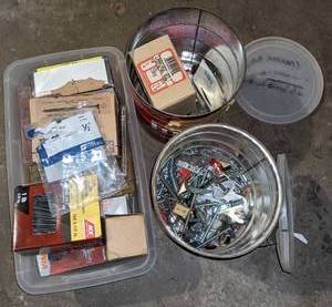 lot 91 image: Lot of nail and screws.