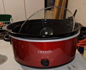 lot 92 image: Red Crock Pot.