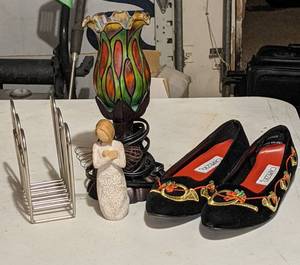 lot 97 image: Tiffany Style Small Lamp and Other Miscellaneous.