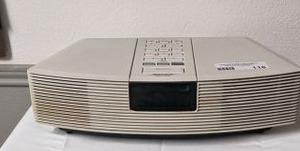 lot 118 image: Bose Wave Radio AWR1W1 Powers on but no sound.