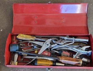 lot 122 image: 14.75  Red Tool Box with tools