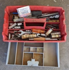 lot 125 image: 14.5 Red Plastic Tool Tray with various tools to include many sockets