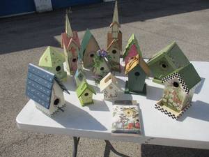 lot 18 image: Lot Of   13 -Birdhouses, Mixed Sizes And Types