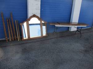 lot 42 image: LOT- 3-Section, Folding Mirror, Adjustable Table Leaf And 4-Twisted Post
