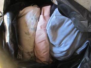 lot 113 image: LOT-Large Amount of mixed sizes and types of sheets and pillow cases