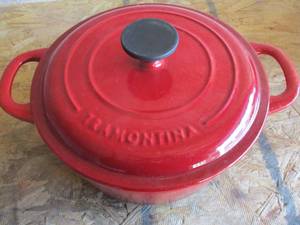 lot 44 image: TRAMONTINA  #521, RED, 5.5 Qt. Enameled Cast Iron Covered, Round Dutch Oven.