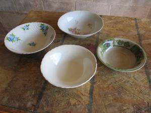 lot 46 image: LOT-4 Vintage Bowls