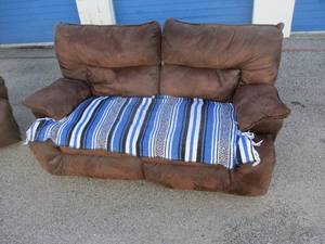 lot 7 image: DOUBLE SIDE, LEATHER RECLINER LOVE SEAT