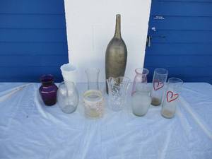 lot 43 image: LOT-Of 11-Flower Vases