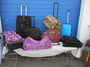 lot 88 image: Lot-Rolling Suitcases And Computer Bags