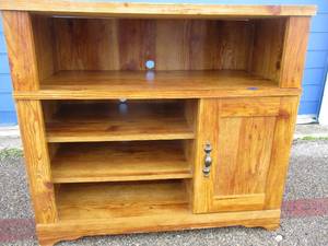 lot 112 image: Small 4-Shelf Cabinet With Door