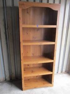 lot 104 image: 5-Shelf Book Case