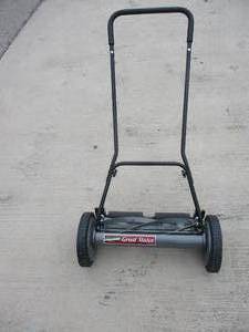 lot 121 image: Like New-Great States 815-18, 18-Inch, 5-Blade Push Reel Lawn Mower