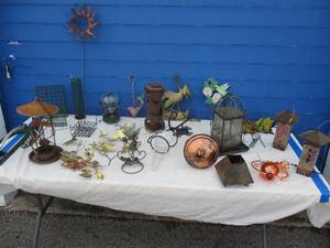 lot 127 image: Large Lot Of Bird feeders, Waters, And Other Yard Stuff