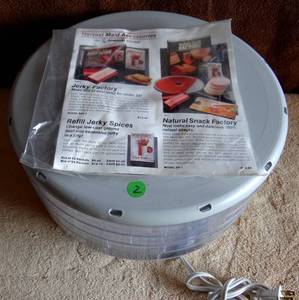 lot 2 image: American Harvest Snackmaster Jr. FD-20 Dehydrator