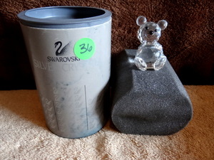 lot 36 image: VINTAGE SWAROVSKI BEAR LARGE STYLE 7637 - Mint in Box $$$