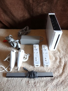 lot 41 image: Nintendo Wii Gaming Console Sensor Cords Gamecube Compatible White RVL-001