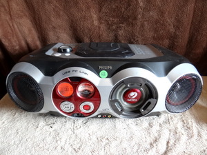 lot 42 image: Philips AZ2555 Portable Boombox CD Radio USB PC Link Gameport Boom Box