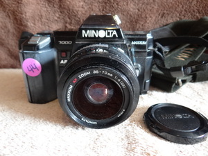 lot 44 image: VINTAGE Minolta Maxxum 7000 35mm SLR Film Camera with Minolta 70mm 1.4 Lens