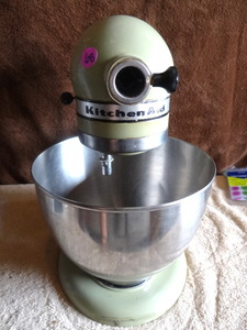 lot 68 image: KITCHEN AID TILT BLENDER - PITACIO GREEN (NO ATTACHMENTS) TESTEDWORKS
