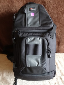 lot 77 image: Lowepro Slingshot Camera Bag (Black) - $$$