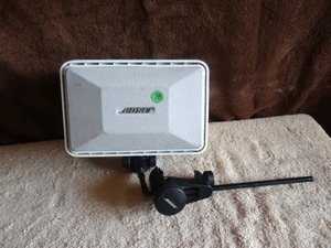 lot 78 image: pair of Bose Roommate Stereo Powered Speakers (White) Set of 2 Aux. With Bose stands (no clamps)