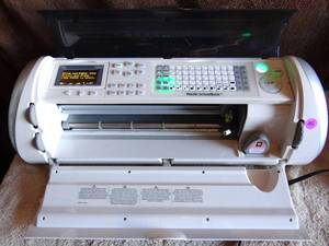 lot 95 image: CRICUT EXPRESSION CREX0001 ELECTRONIC PAPER CUTTING MACHINE W PLANTIN SCHOOLBOOK FONT CREATOR