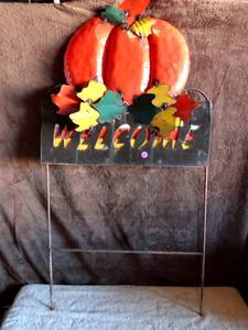 lot 144 image: VINTAGE AUTUMN WELCOME SIGN - METAL WITH POKE IN GROUND STAND