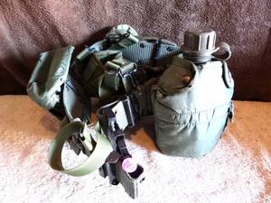 lot 167 image: OFFICIAL US MILITARY TOOL BELT WITH CANTEEN