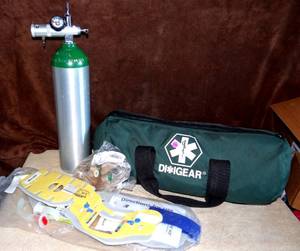 lot 179 image: MEDIGEAR EMERGENCY SAFETY KIT WO2 TANK , NECK HARNESSES, & MORE
