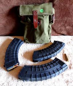 lot 210 image: TAPCO AK-47 7.62X39 30rd Magazine x 3 WITH 1 CONTAINING ROUNDS AS SHOWN IN CARRYING CASE
