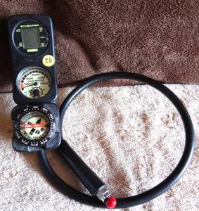 lot 211 image: PROFESSIONAL DIVING EQUIPMENT - US DIVERS COMPASSDEPTHAIR GUAGE CONSOLE