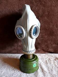 lot 213 image: MILITARY GRADE GAS MASK AS SHOWN W CANISTER