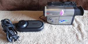 lot 230 image: Samsung SCL700 H18-8mm Camcorder Compact & Slim with Easy Q & Charger