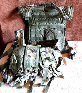 lot 248 image: US MILITARY FLACK VEST AND EQUIPMENT HARNESS AS SHOWN