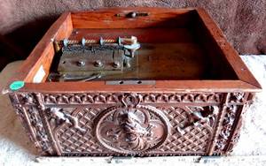 lot 255 image: AMAZING FIND - ANTIQUE Antique 181900s Collectible Regina Disc Musical Box wOrnate Carved Box $$$$$