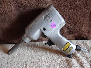 lot 278 image: CENTRAL PNEUMATIC P4209 12 IMPACT WR W2 ANVIL AIR TOOL