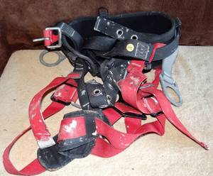 lot 292 image: TREE CLIMBING HARNESS