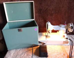 lot 293 image: RARE SINGER SEWING MACHINE - 221K A Folding Portable Singer wCasePowerPedal $$$