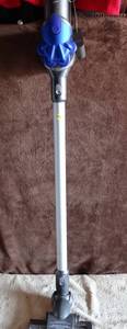 lot 302 image: Dyson Max DC35 Cordless Stick Vacuum wCharger - WORKS
