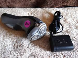 lot 307 image: PHILLIPS NORELCO MENS 3 HEAD SHAVER & CHARGER - WORKS