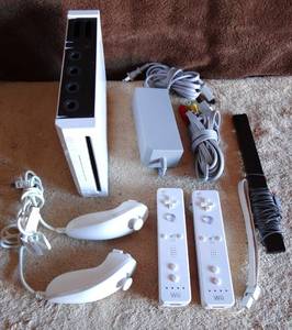 lot 318 image: Wii GAME SYSTEM WITH ACCESSORIES AS SHOWN