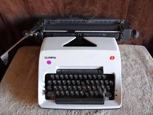 lot 319 image: VINTAGE Olympia SG3 Manual Office Typewriter 1972 $$$