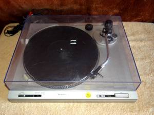 lot 320 image: VINTAGE TECHNICS SL-B202 TURNTABLE WSTYLUS