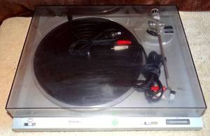 lot 327 image: Technics SL-B210 DC Servo Automatic Turntable - Needs Belts