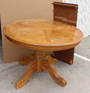 lot 158 image: Round Oak Kitchen Table Pedestal Style with Leaf